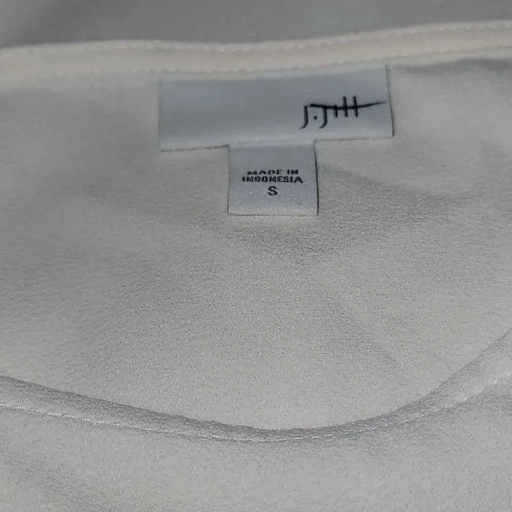 NWOT J.Jill cream top with bottom pleats